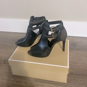 Heels (LIKE NEW) Michael Kors
